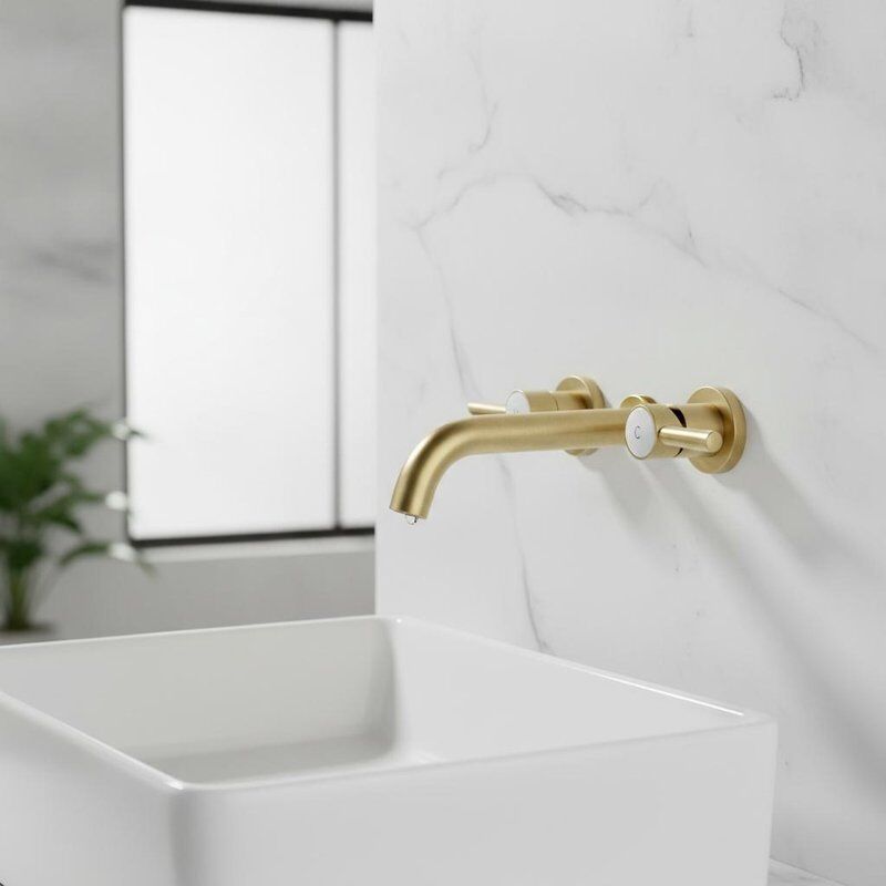 Grifo de lavabo de latón montado en la pared con acabado de latón cepillado, cartucho cerámico, diseño de instalación de dos agujeros